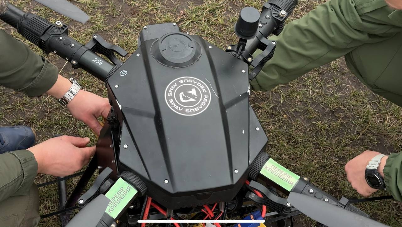 підготовка БпЛА Pegasus Arms 25 до зльоту